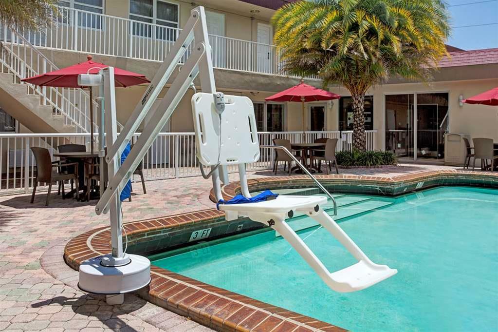 Отель Ramada By Wyndham Miami Springs/Miami International Airport Экстерьер фото
